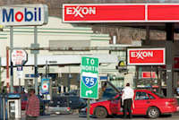 تلاطم در صنعت نفت/ چرا سقوط قیمت‌ها، حتی غول‌هایی مثل Exxon را در معرض بحران قرار داده است؟