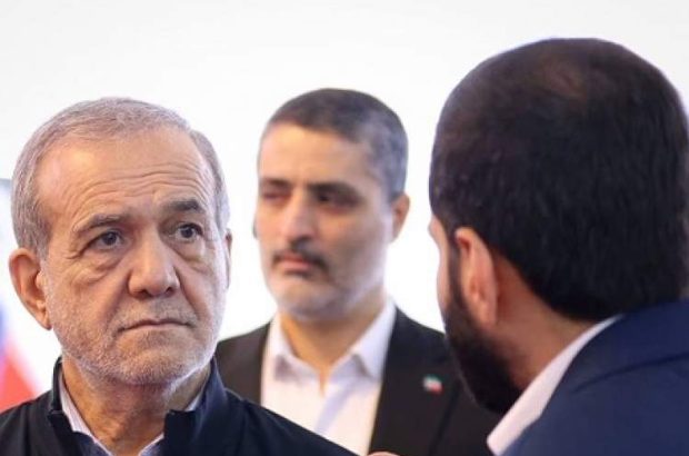 بازدید رئیس‌جمهور از غرفه آریاساسول
